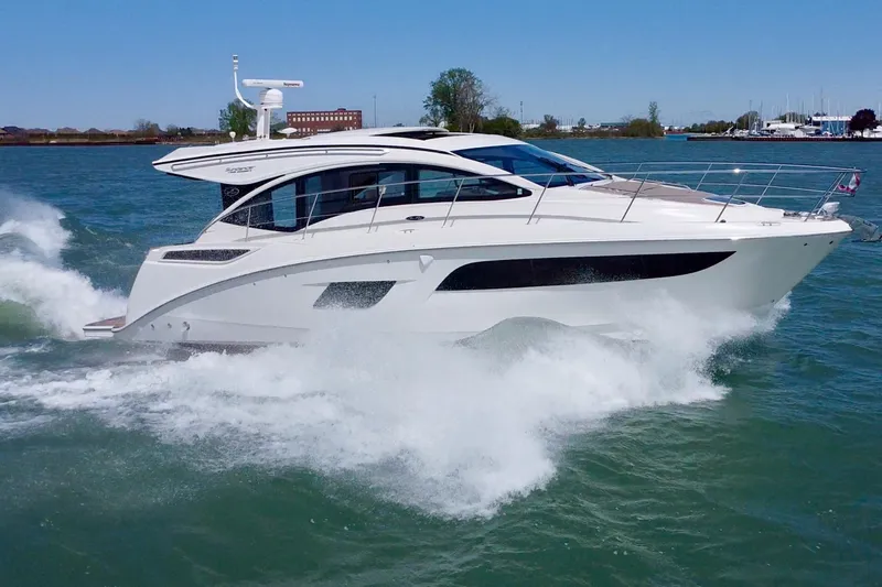  Yacht Photos Pics 2017 Sea Ray Sundancer 400 cruising on open water, showcasing sleek design and performance.