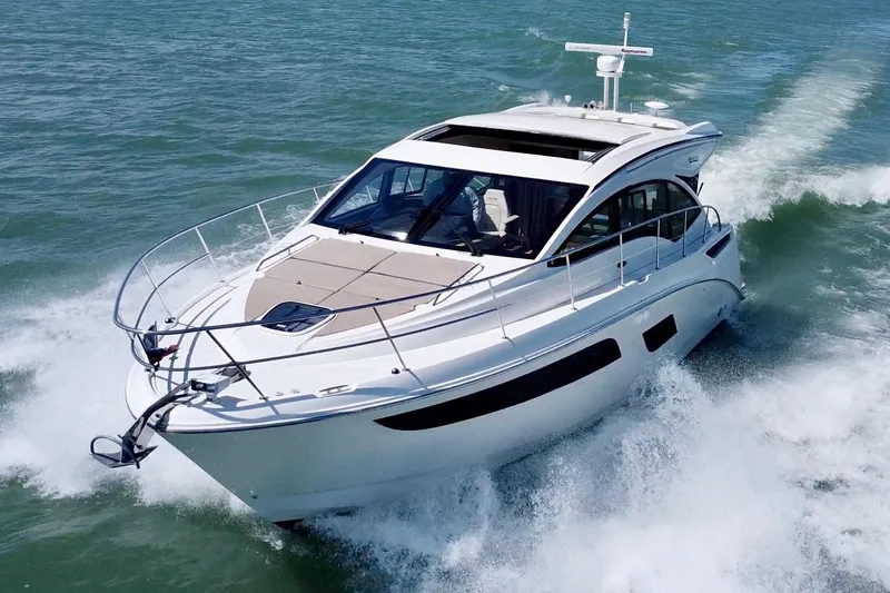  Yacht Photos Pics 2017 Sea Ray Sundancer 400 cruising on open water, showcasing sleek design and performance.