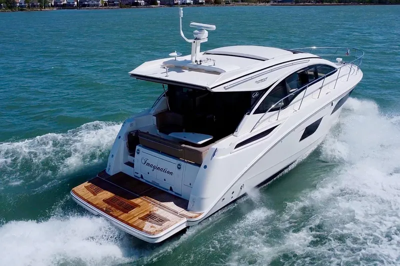  Yacht Photos Pics 2017 Sea Ray Sundancer 400 yacht cruising on open water.