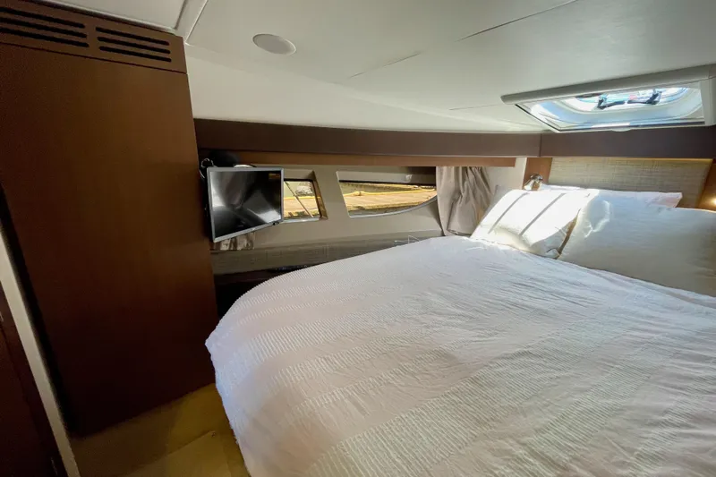  Yacht Photos Pics Luxurious cabin interior of 2017 Sea Ray Sundancer 400 yacht with bed and TV.