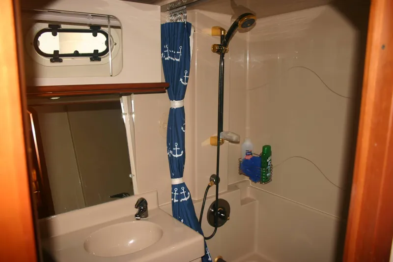 Karma Yacht Photos Pics Aft Head