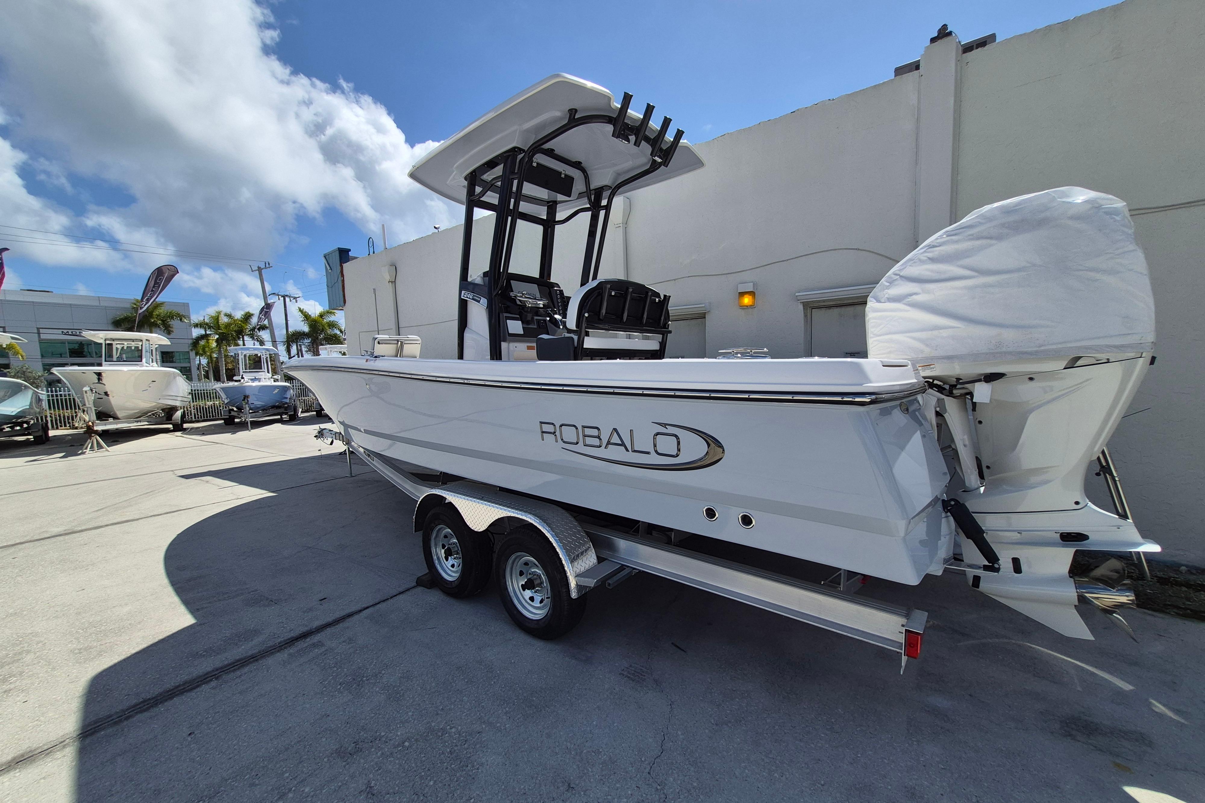 2026 Robalo 246 Cayman - Image 5