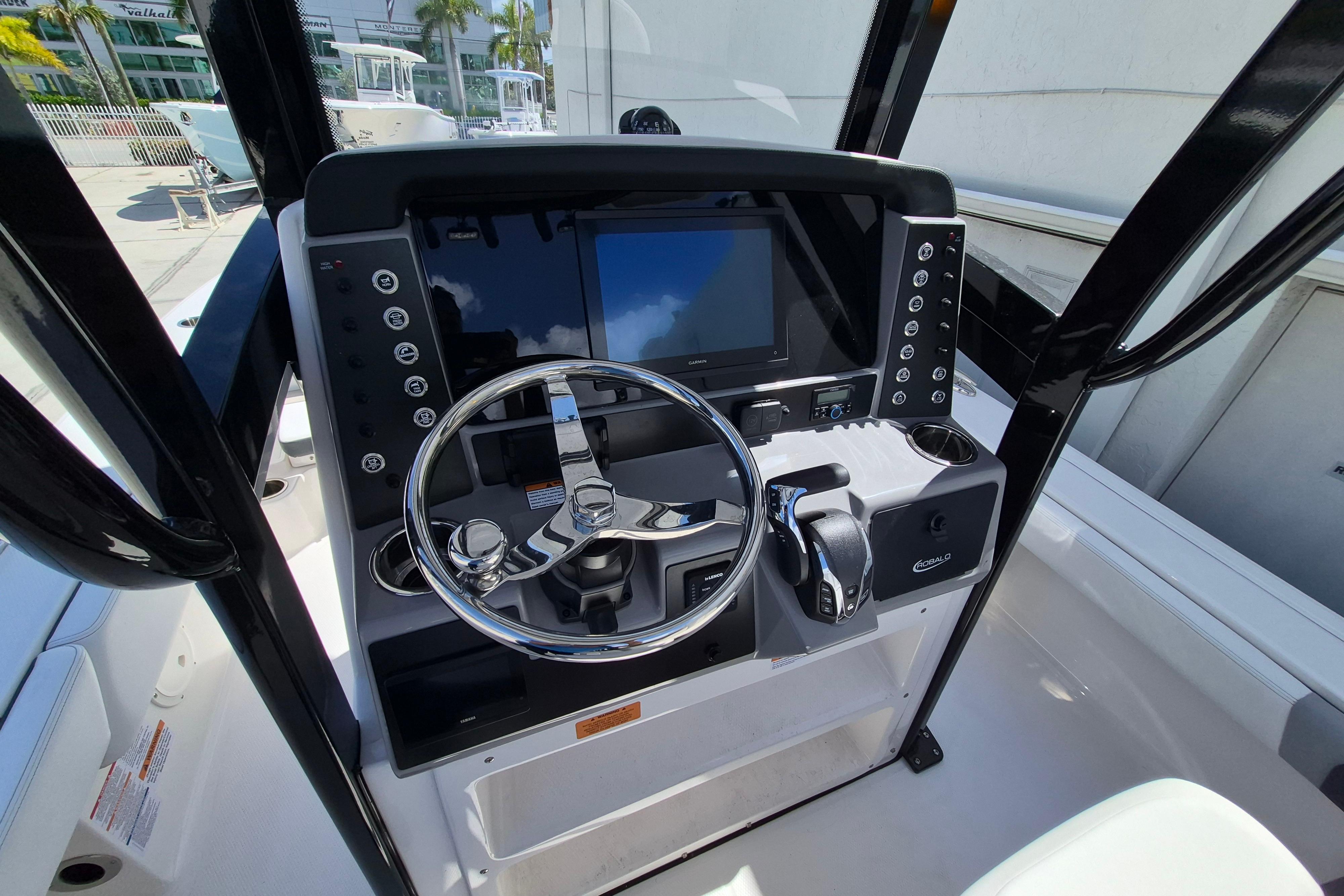 2026 Robalo 246 Cayman - Image 11