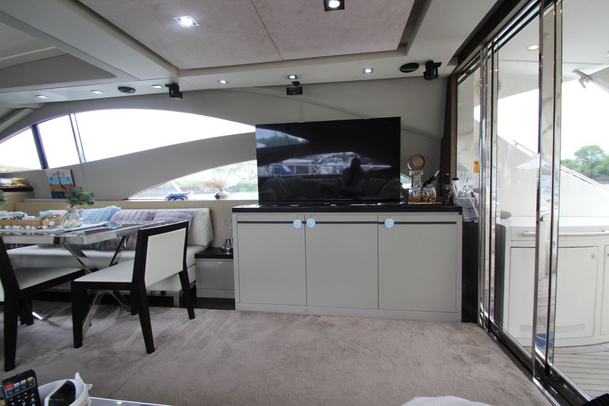 2007 Uniesse 70 