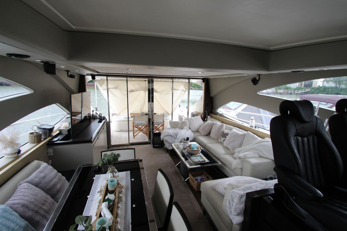2007 Uniesse 70 