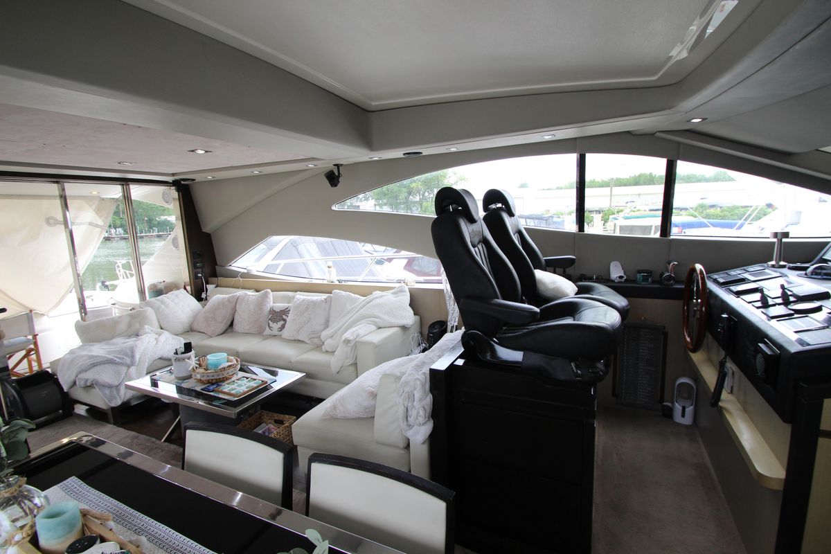2007 Uniesse 70 