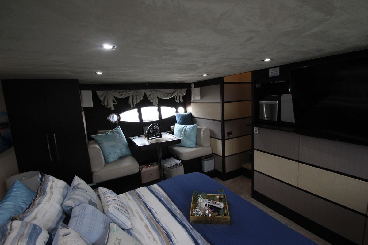 2007 Uniesse 70 