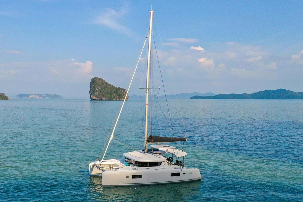 2025 Lagoon 42 