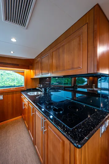 Miss Minks Yacht Photos Pics 