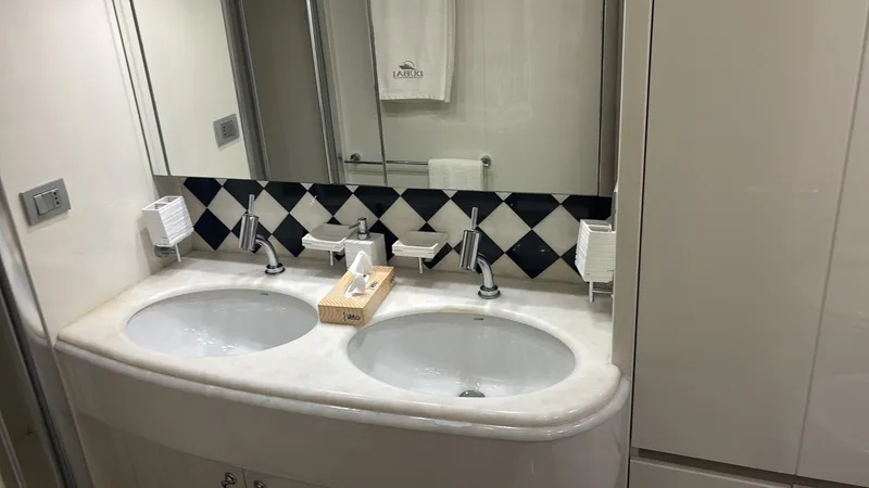 Dubai Yacht Photos Pics 