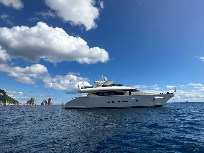 Dubai Yacht Photos Pics 