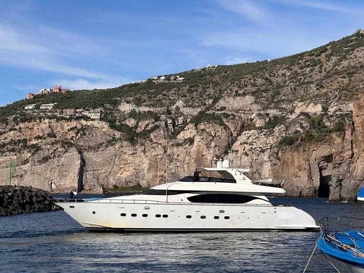 Dubai Yacht Photos Pics 