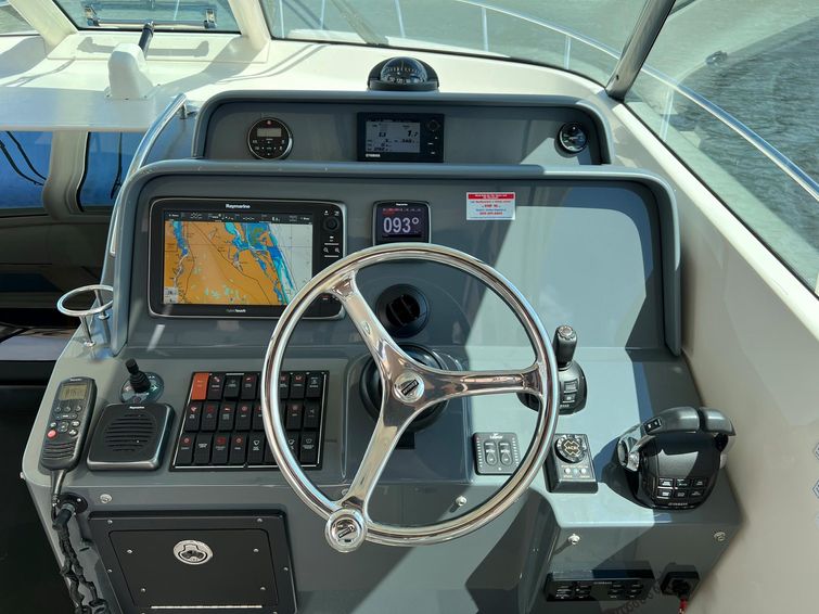 2014-39-5-pursuit-os-385-offshore