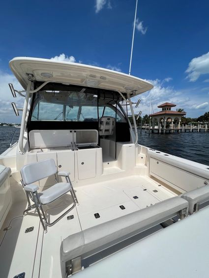 2014-39-5-pursuit-os-385-offshore