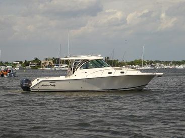 2014 39' 5'' Pursuit-OS 385 Offshore Stuart, FL, US