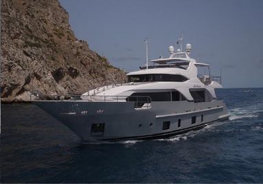 Benetti Delfino 93