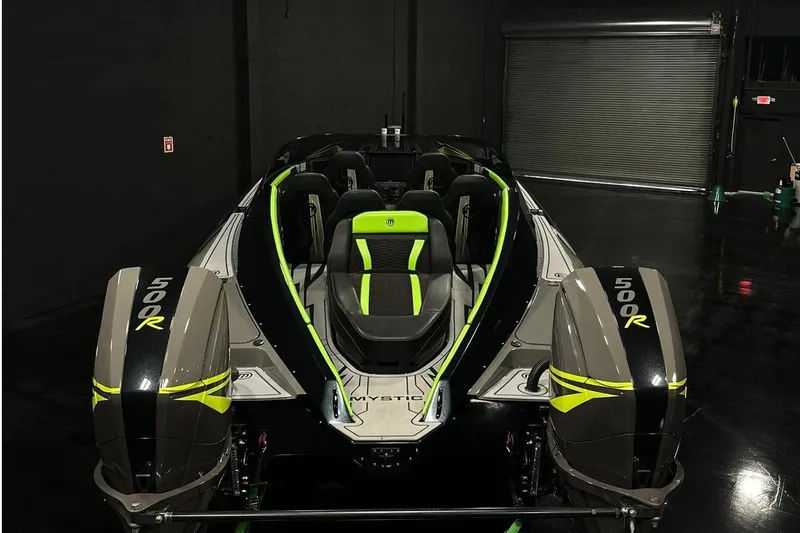 Aoa Marine C4000 Yacht Photos Pics 2025 Mystic Powerboats C4000 Aft View