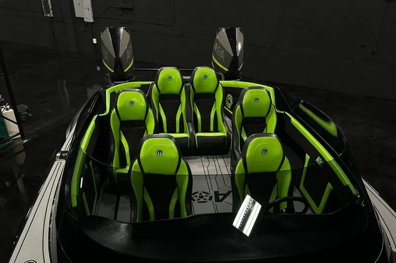 Aoa Marine C4000 Yacht Photos Pics 2025 Mystic Powerboats C4000 Cockpit Front View