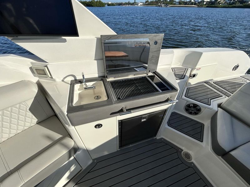 2021 Sea Ray 350 SLX OB