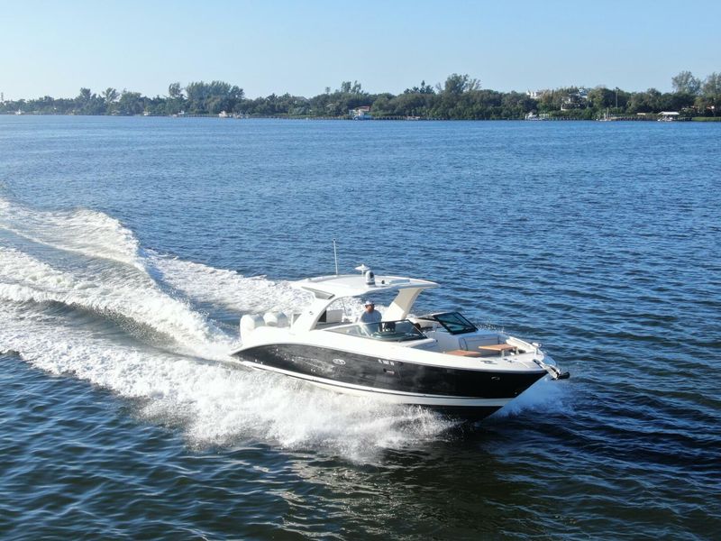 2021 Sea Ray 350 SLX OB