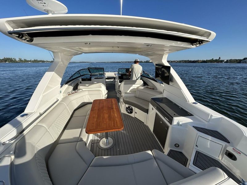 2021 Sea Ray 350 SLX OB