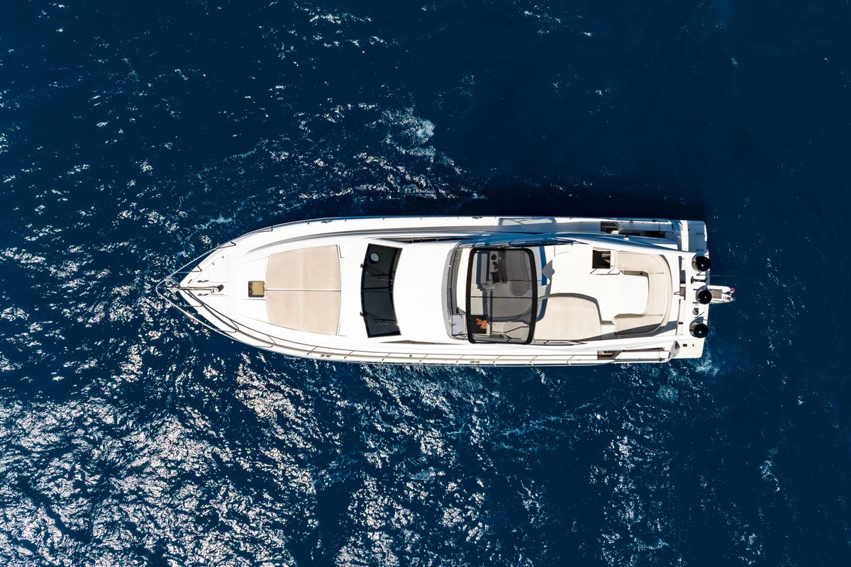 2001 Ferretti Yachts 61 