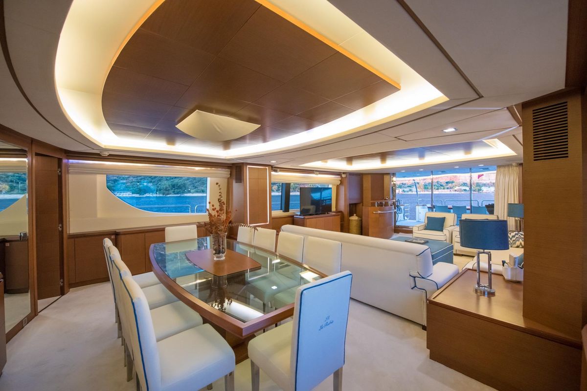 2011 Azimut 103 