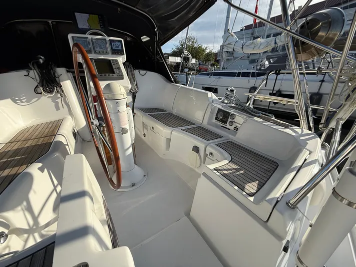 Roops Yacht Photos Pics 