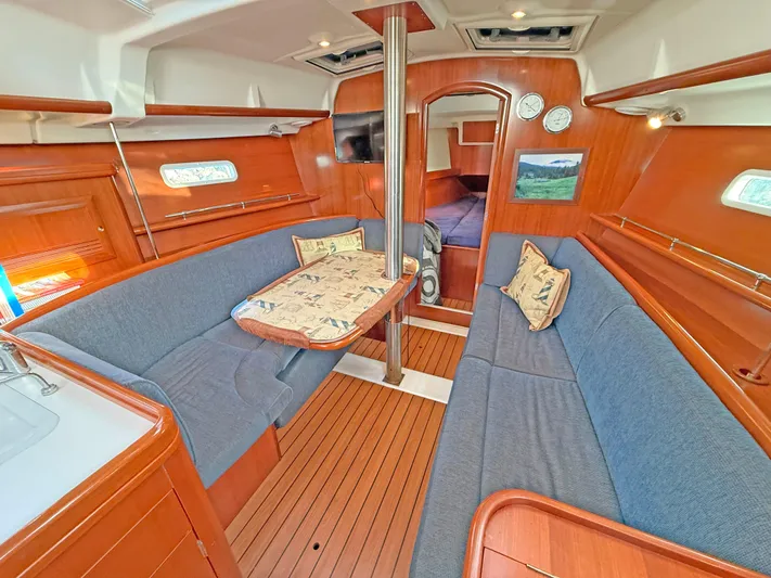 Roops Yacht Photos Pics 