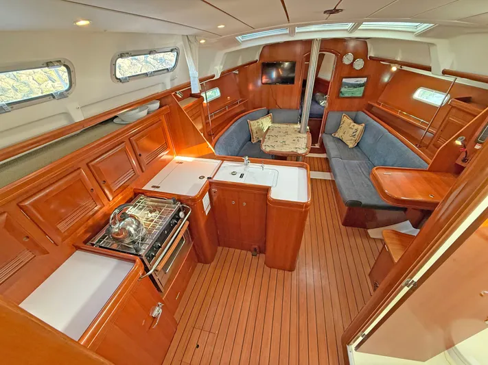 Roops Yacht Photos Pics 