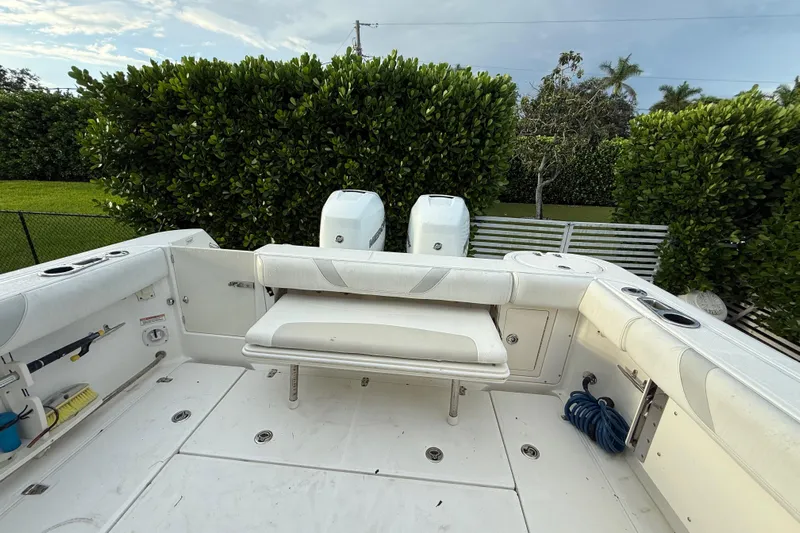  Yacht Photos Pics 2011 Boston Whaler 285 Conquest boat deck with seating and twin engines.