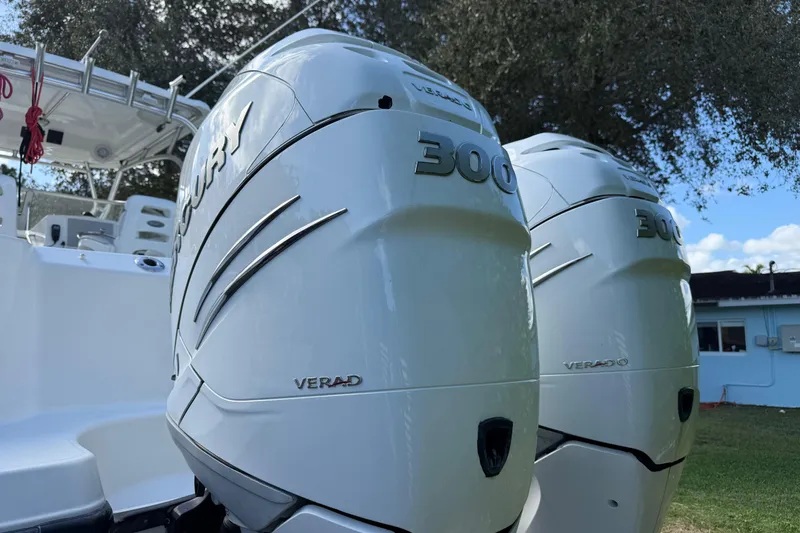  Yacht Photos Pics Twin Mercury Verado 300 engines on a 2011 Boston Whaler 285 Conquest boat.