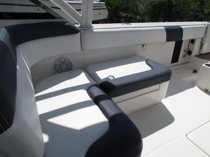 317-147 Ray Brokerage Yacht Photos Pics 2017 Robalo 317 boat interior with cushioned seating and speaker.