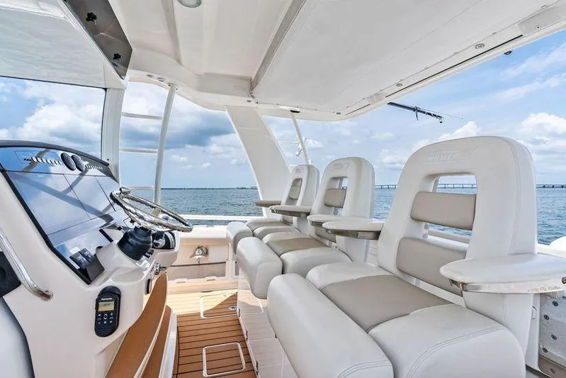  Yacht Photos Pics 2020 BOSTON WHALER 420 OUTRAGE - Image 15