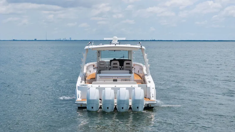  Yacht Photos Pics 2020 BOSTON WHALER 420 OUTRAGE - Image 7