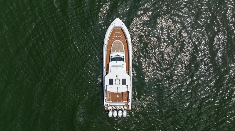  Yacht Photos Pics 2020 BOSTON WHALER 420 OUTRAGE - Image 12