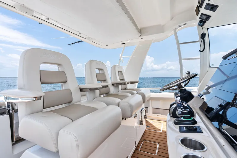  Yacht Photos Pics 2020 BOSTON WHALER 420 OUTRAGE - Image 34