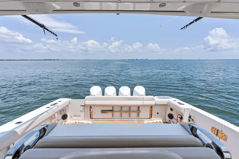  Yacht Photos Pics 2020 BOSTON WHALER 420 OUTRAGE - Image 24