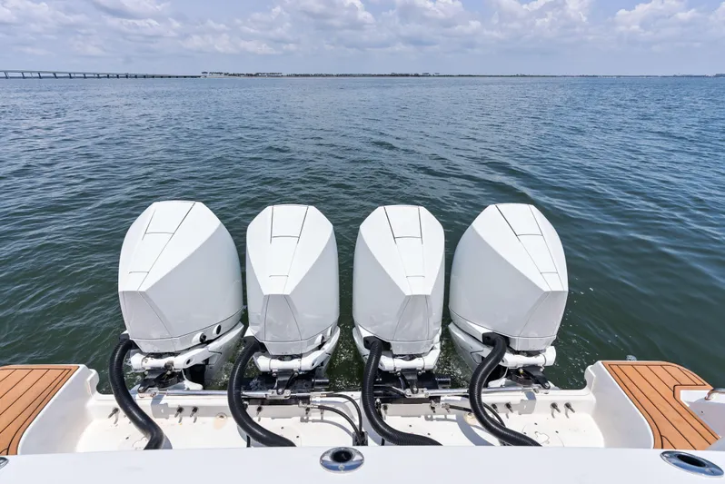  Yacht Photos Pics 2020 BOSTON WHALER 420 OUTRAGE - Image 11