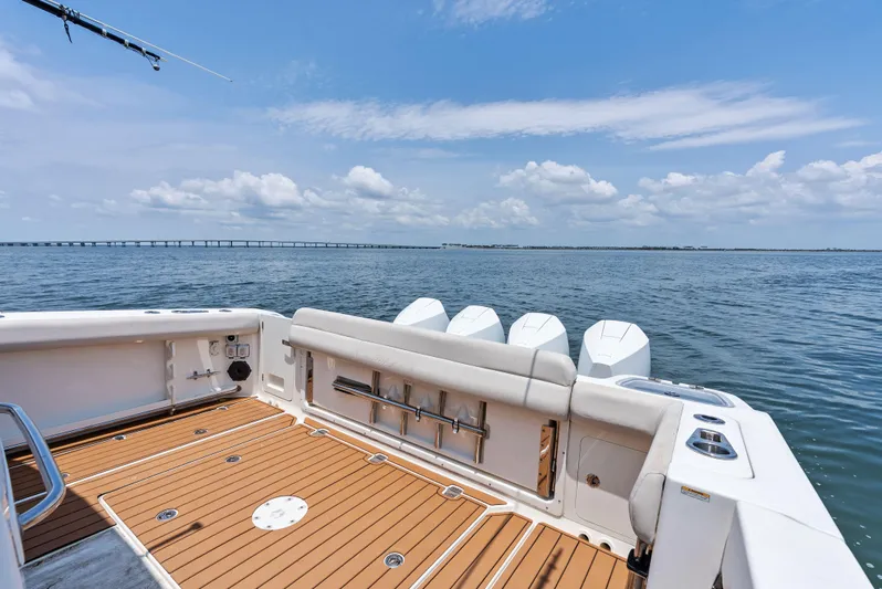  Yacht Photos Pics 2020 BOSTON WHALER 420 OUTRAGE - Image 26