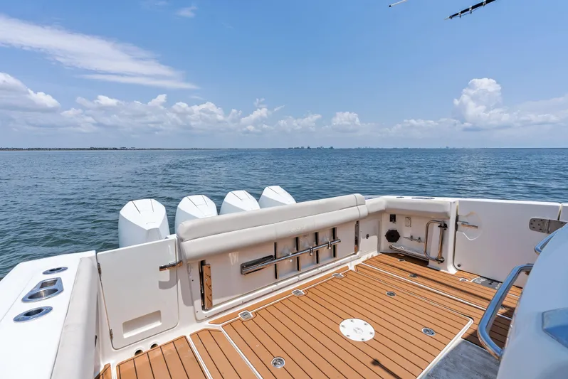  Yacht Photos Pics 2020 BOSTON WHALER 420 OUTRAGE - Image 27