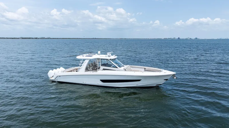  Yacht Photos Pics 2020 BOSTON WHALER 420 OUTRAGE - Image 5