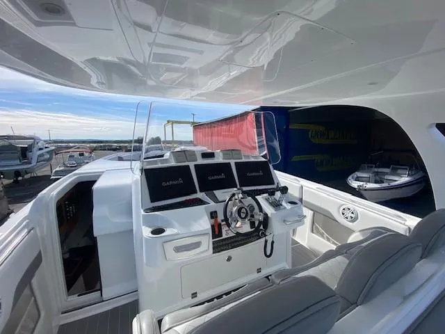 Cigarette 42 Yacht Photos Pics 2017 Cigarette 42 Huntress boat cockpit with modern navigation equipment and seating.