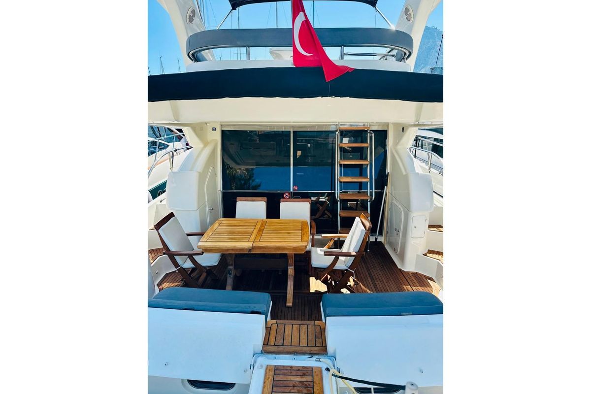 2005 Ferretti Yachts 51 