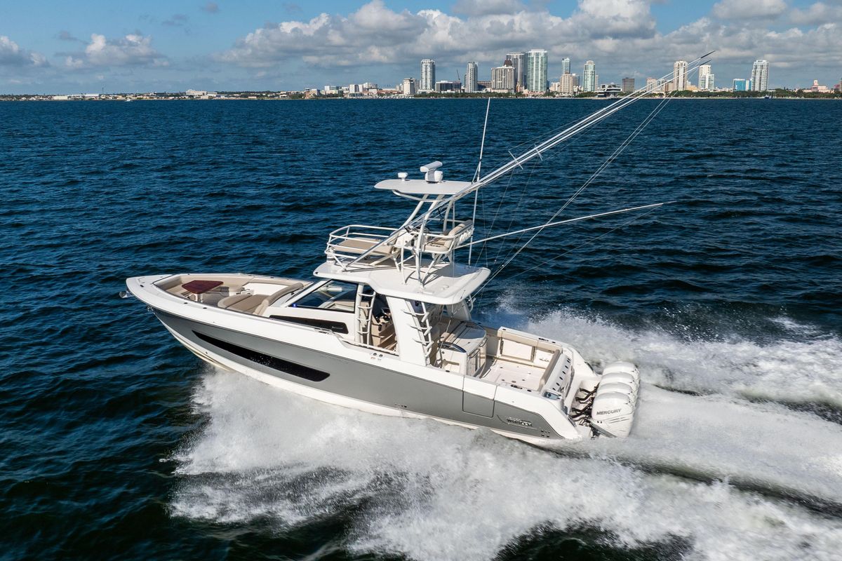 2021 Boston Whaler 42 