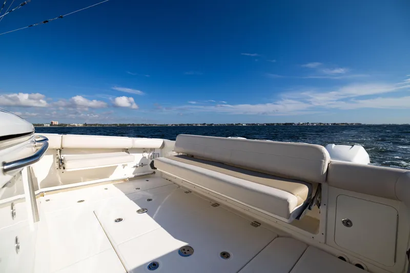 Smoke Show Yacht Photos Pics 2021 Boston Whaler 420 Outrage boat deck with ocean view under clear blue sky.