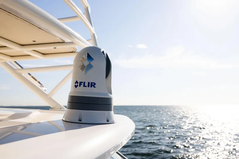 Smoke Show Yacht Photos Pics Boston Whaler 420 Outrage 2021 with FLIR camera, ocean view in sunlight.