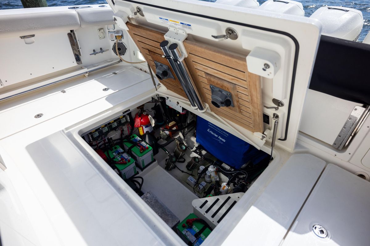 2021 Boston Whaler 42 