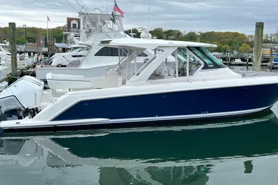 Tiara Yachts 38 LS