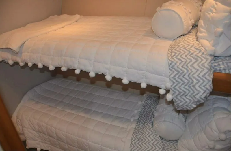 Tomaso 5 Yacht Photos Pics Cozy bunk beds with white bedding in a 2004 Viking 52 Convertible yacht.